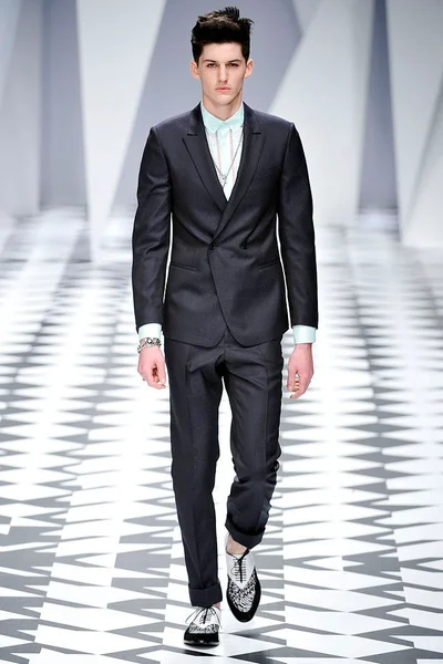 Look 1